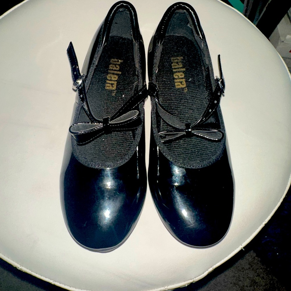 Balera Girl tap shoes size 3.0 A M
Used once for a performance